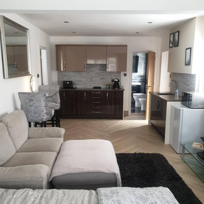 Lovely Studio Annex In Lilliput Пул Екстер'єр фото