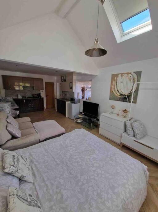 Lovely Studio Annex In Lilliput Пул Екстер'єр фото